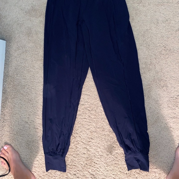 Lululemon size 2 navy jogger - Picture 2 of 4